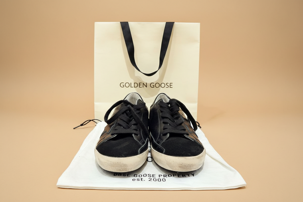 Golden Goose Superstar in all-black