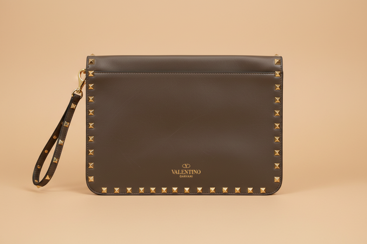 Valentino Garavani Rockstud envelope clutch